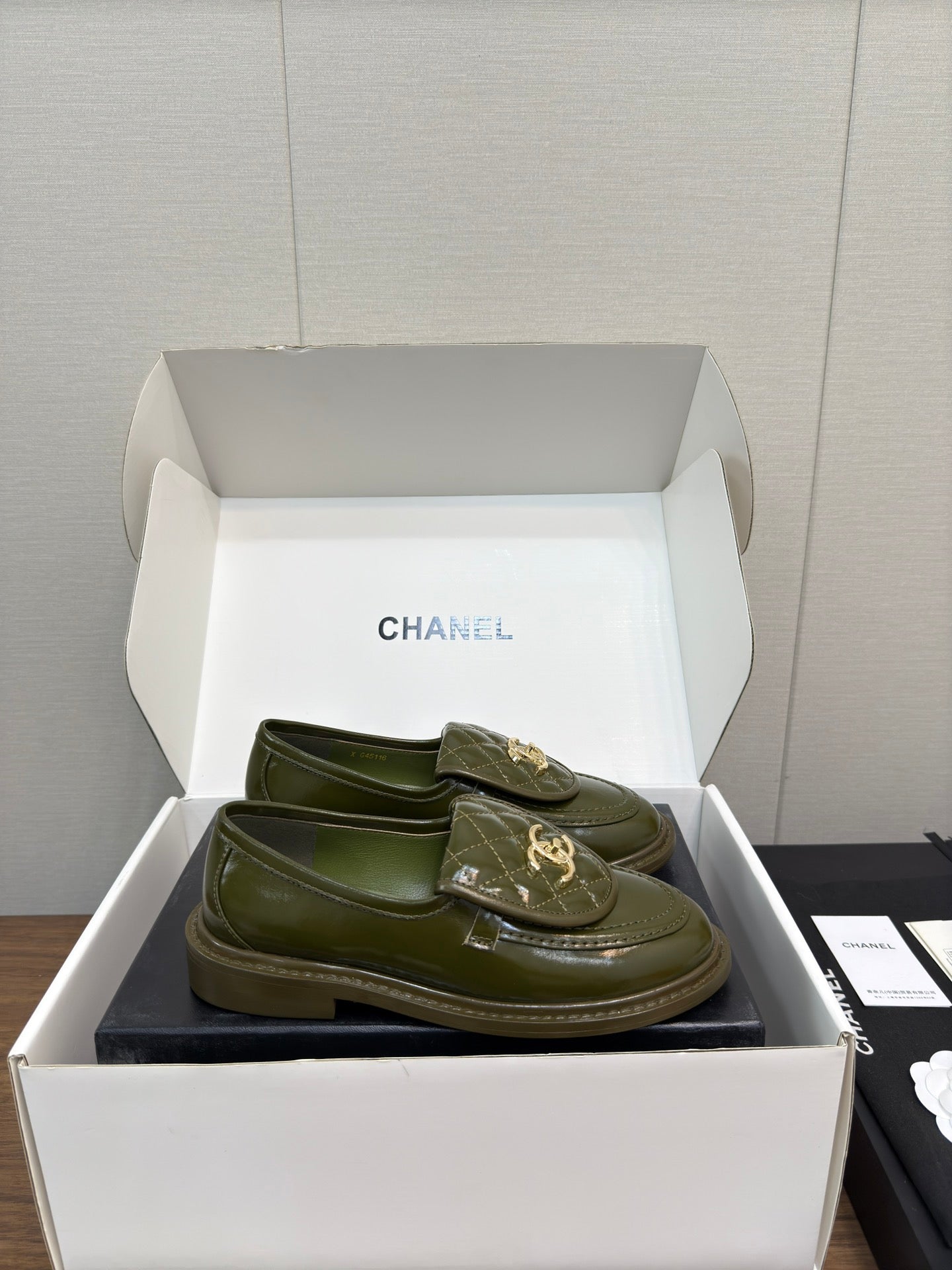 MOCCASIN 2.5 CM IN ARMY GREEN PREMIUM LAMBSKIN