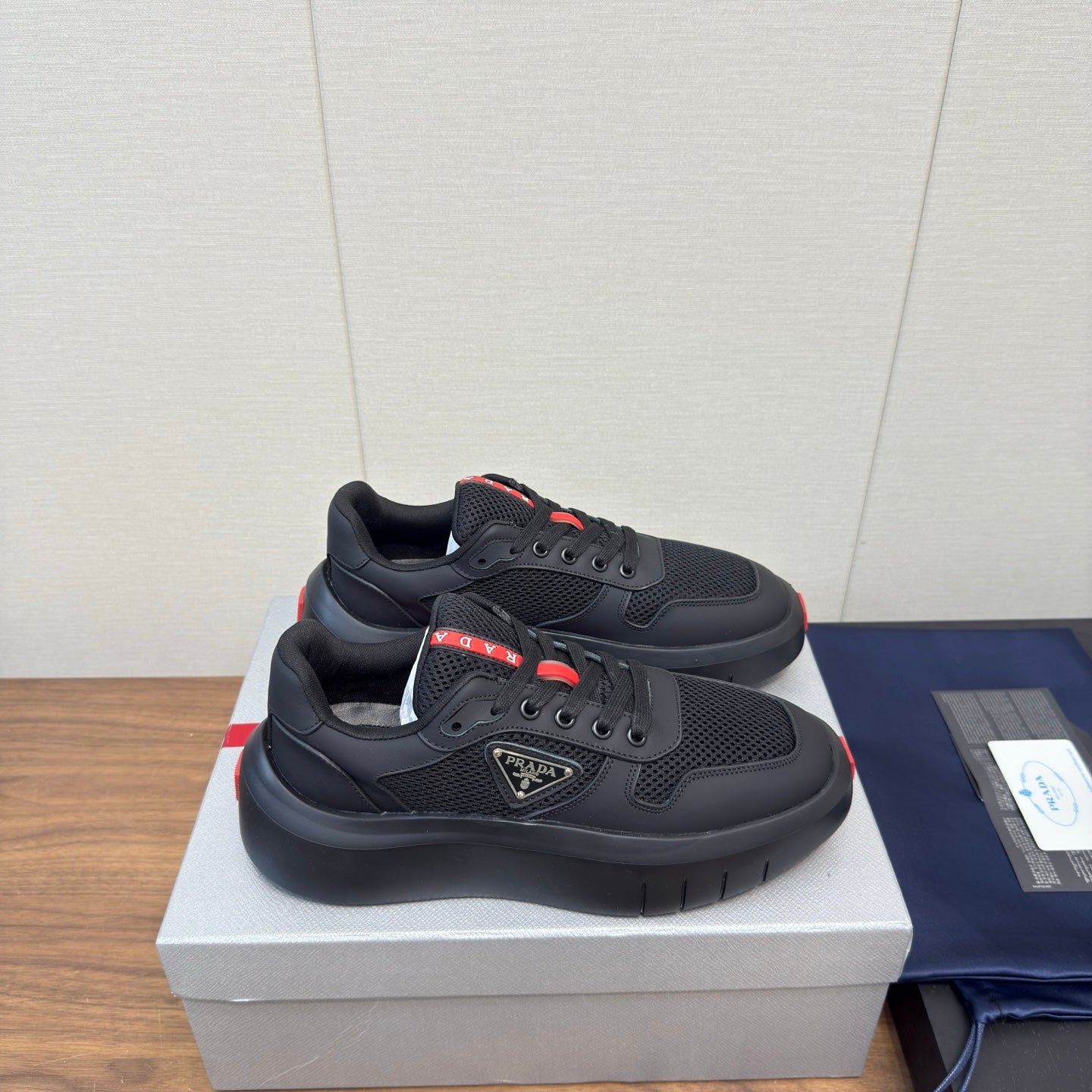PRADA 25S SPORTY STYLE MEN SNEAKERS LOGO 45MM IN BLACK AND RED CALFSKIN