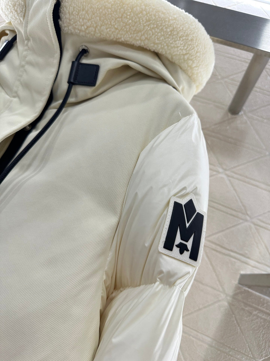 MONCLER 25S DOWN JACKET WITH HOOD 220
