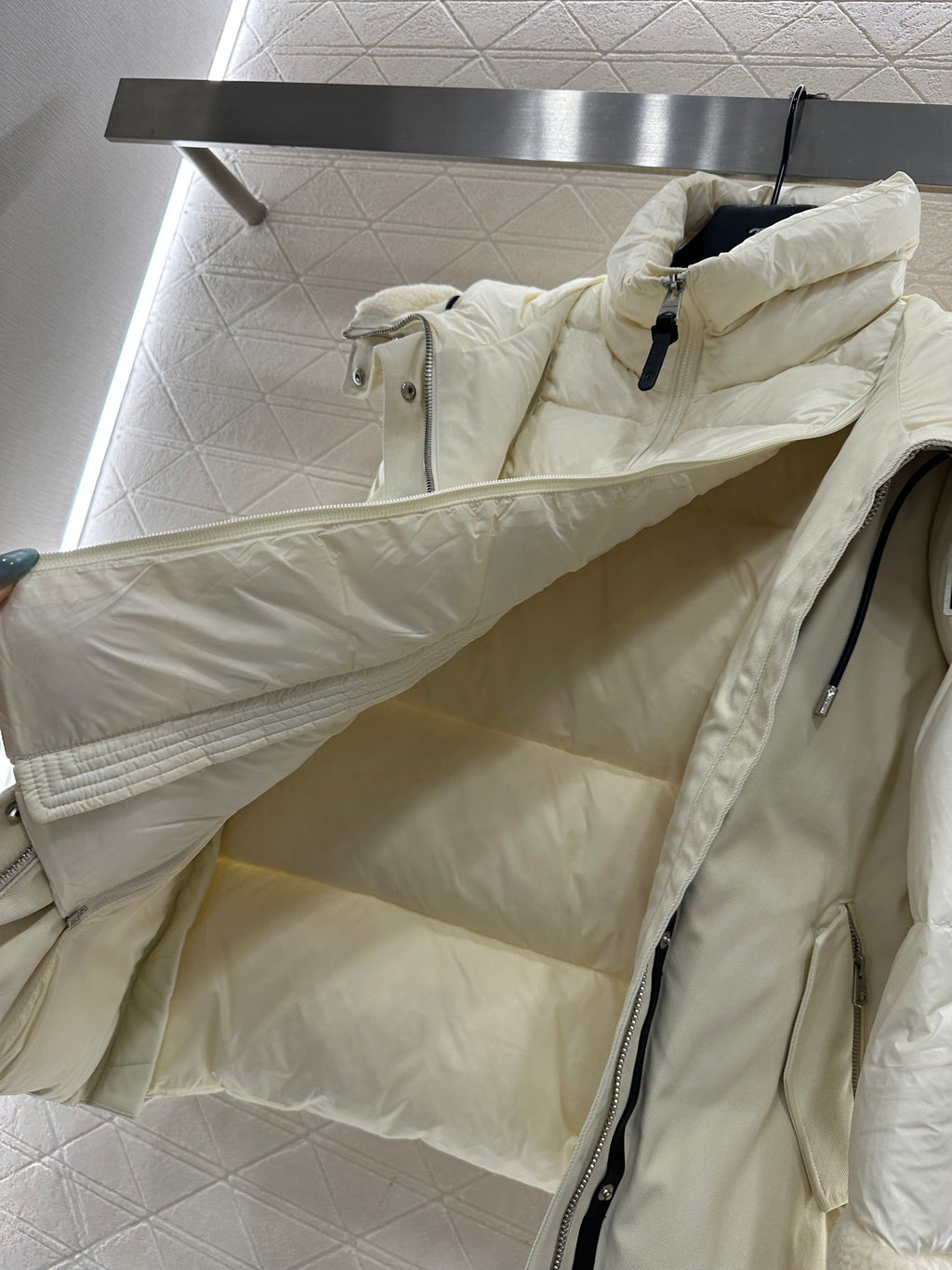 MONCLER 25S DOWN JACKET WITH HOOD 220