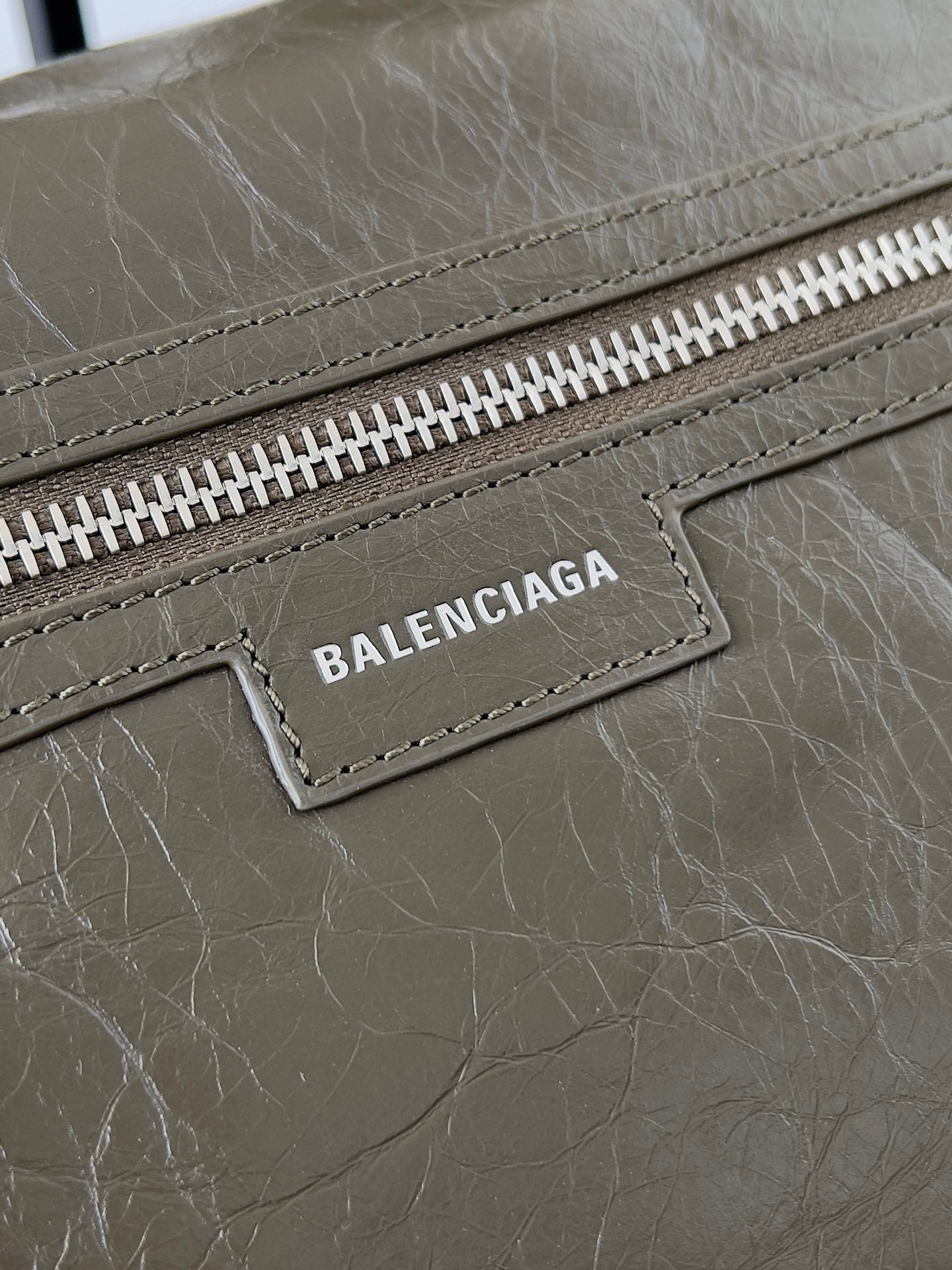 SUPERBUSY LARGE SLING BAG 42 IN KHAKI GREEN LAMBSKIN