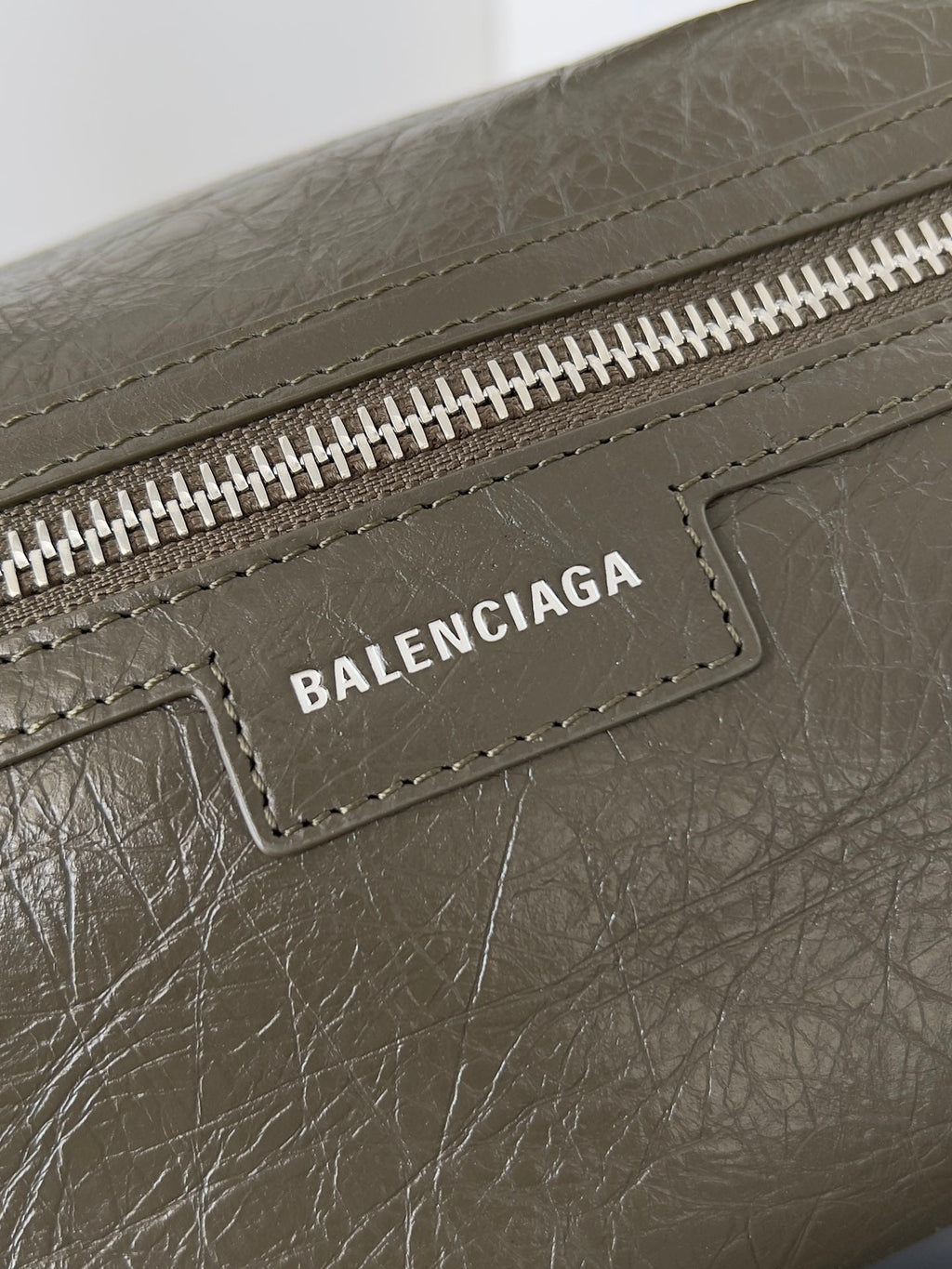 SUPERBUSY SLING BAG 35 IN KHAKI GREEN LAMBSKIN