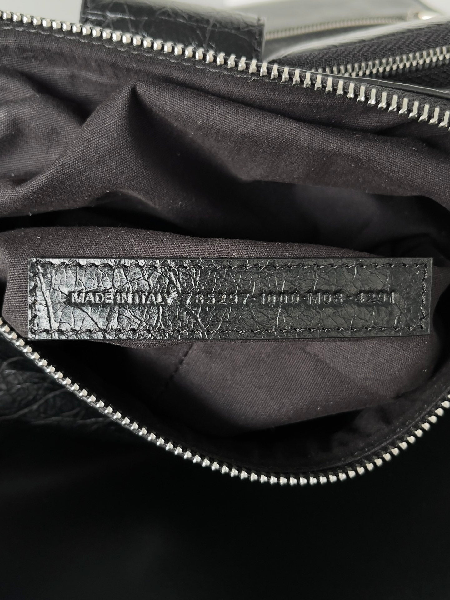 SUPERBUSY MESSENGER BAG 33 IN BLACK ARENA LAMBSKIN