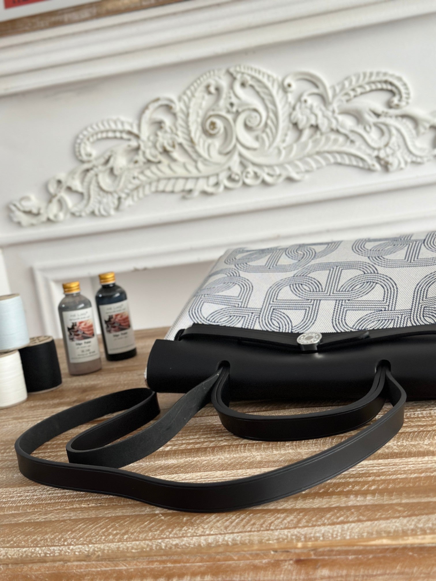 HERBAG ZIP 31 LAQUERED BAG IN OFF-WHITE MIX BLUE H PLUME CANVAS