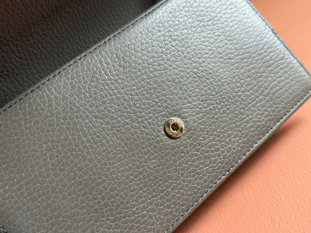 INTERLOCKING WOC 20 IN GRAY GRAINY CALFSKIN GOLD HARDWARE