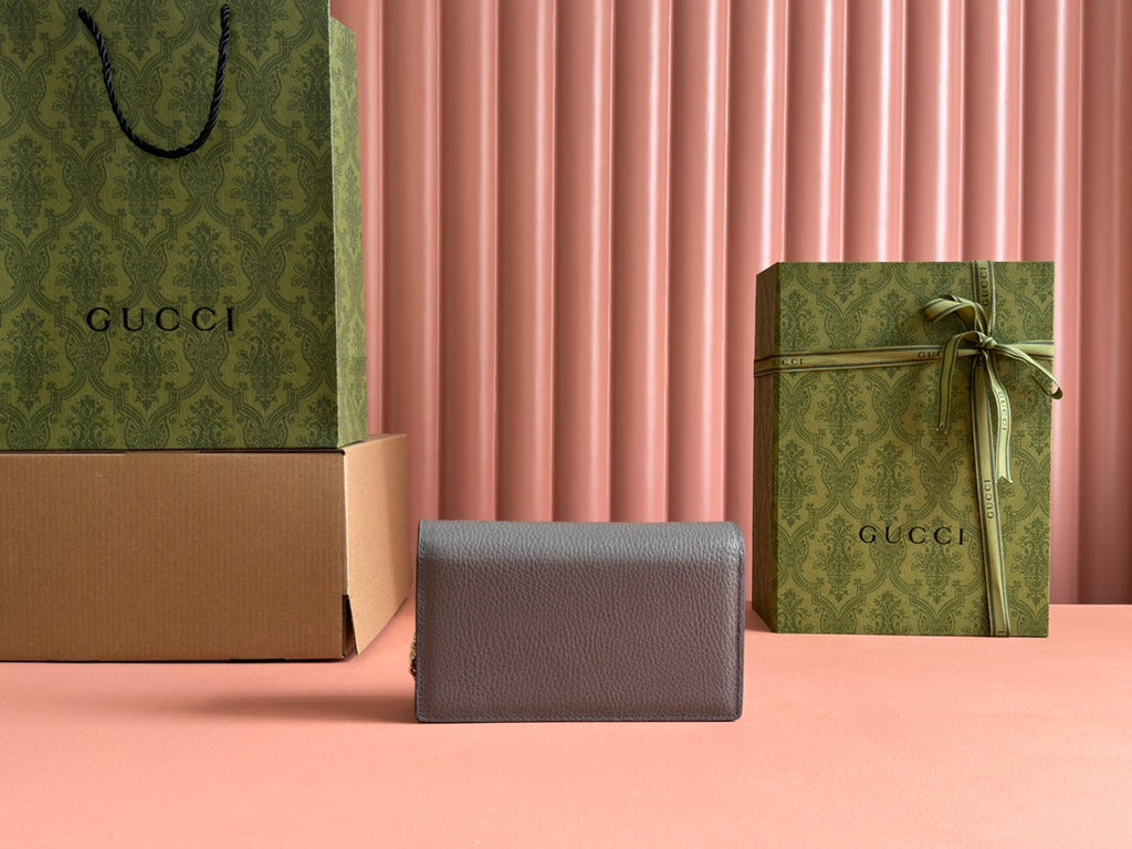 INTERLOCKING WOC 20 IN GRAY GRAINY CALFSKIN GOLD HARDWARE