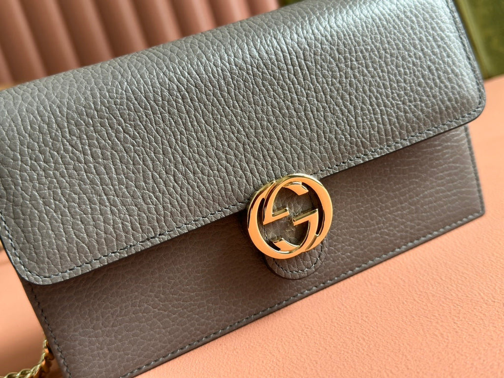 INTERLOCKING WOC 20 IN GRAY GRAINY CALFSKIN GOLD HARDWARE