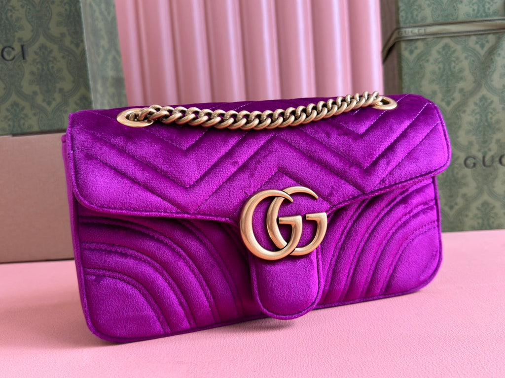 GUCCI 25S GG MARMONT 26 CM IN DEEP PINK PURPLE VELVET WITH GOLD HARDWARE