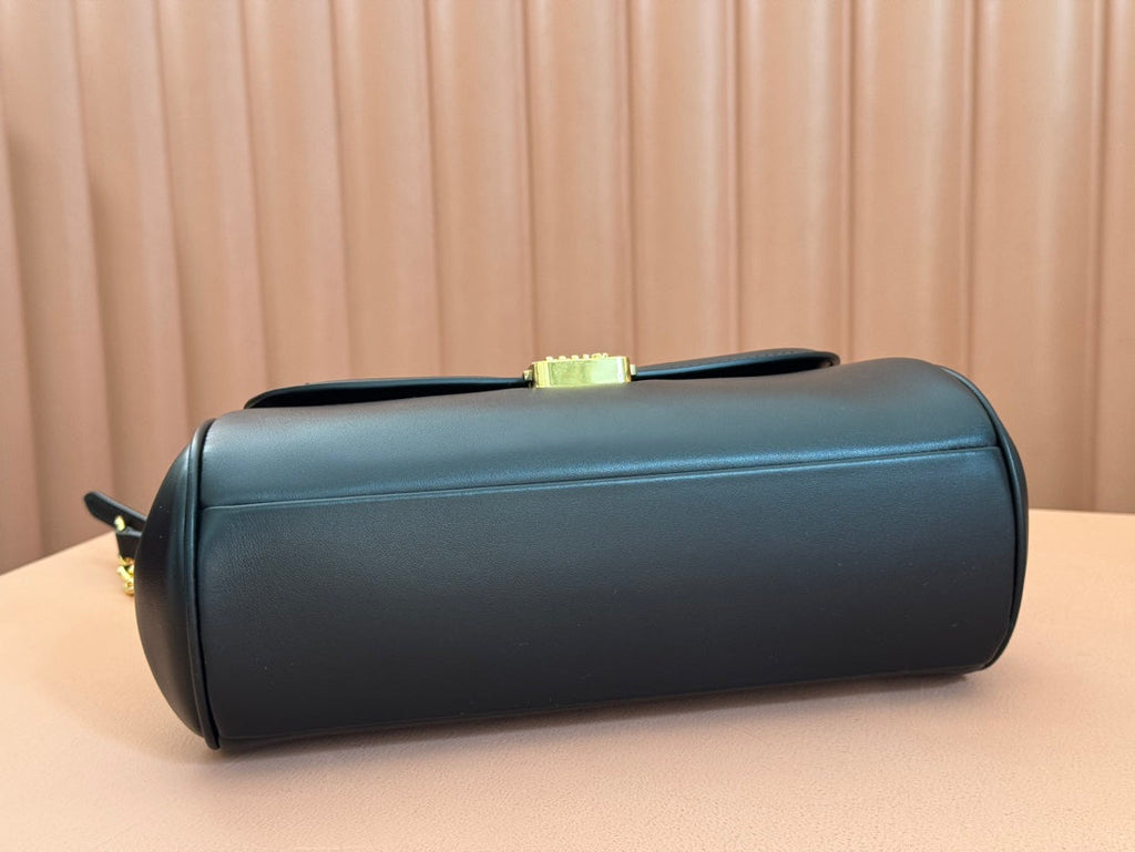 CHAIN SHOULDER BAG 24 IN BLACK PATENT SMOOTH CALFSKIN