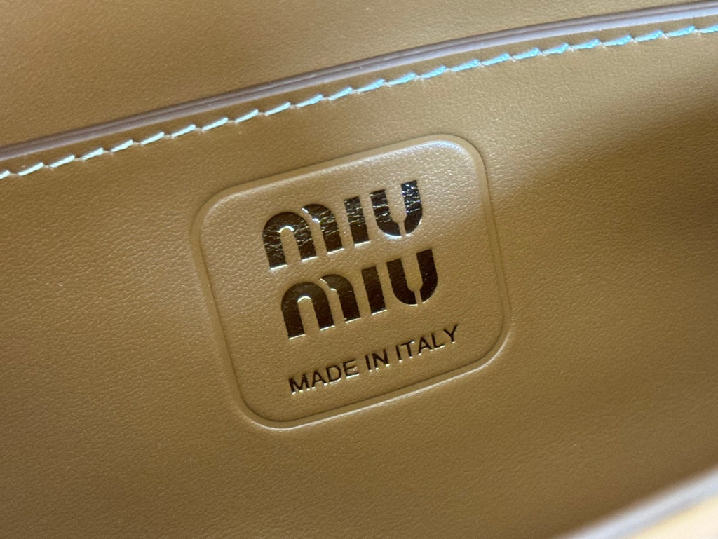 CHAIN SHOULDER BAG 24 IN PEANUT BROWN PATENT SMOOTH CALFSKIN