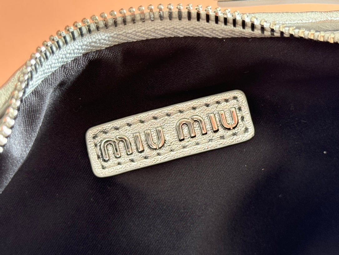 WANDER MATELASSÉ HANDBAG 23 IN SILVER PATENT LAMBSKIN