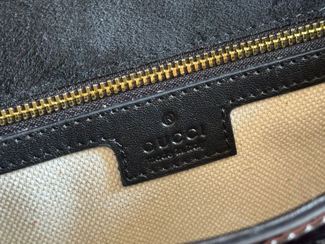 MEDIUM BLONDIE SHOULDER BAG 26.5 IN BLACK PATENT CALFSKIN