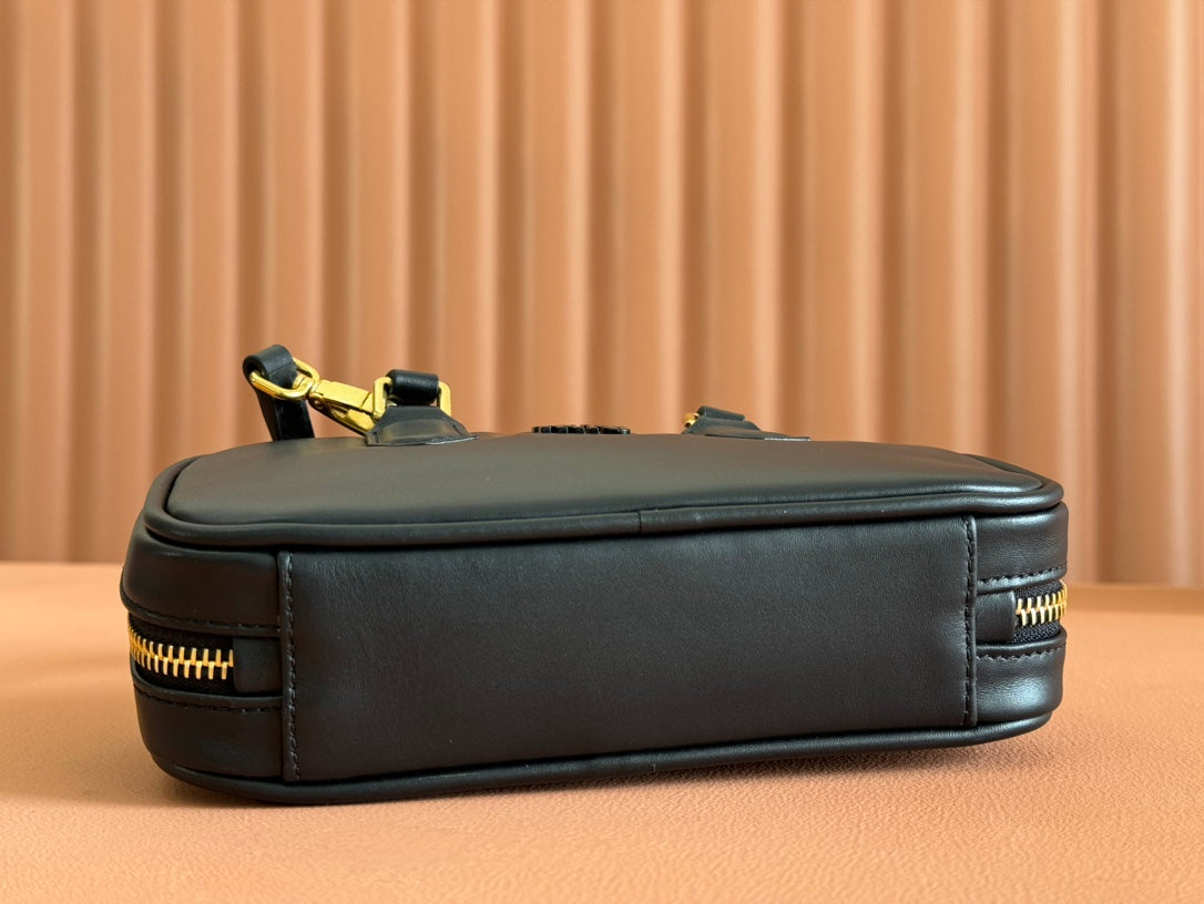 ARCADIE BAG 19 IN BLACK SHINY CALFSKIN