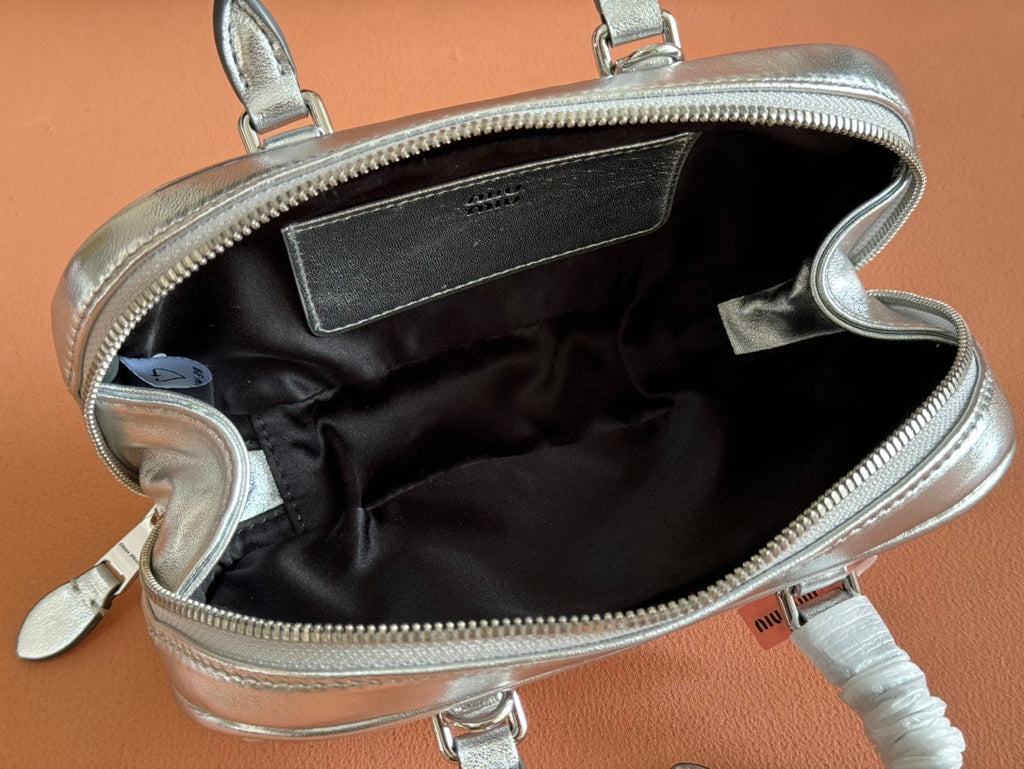 ARCADIE MATELASSÉ BAG 19 IN SILVER GLOSSY CALFSKIN GOLD HARDWARE