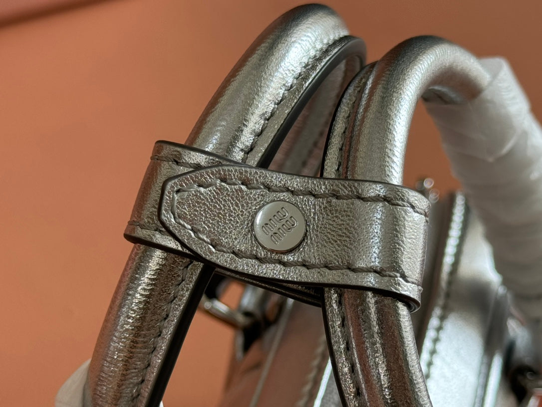 ARCADIE MATELASSÉ BAG 19 IN SILVER GLOSSY CALFSKIN GOLD HARDWARE