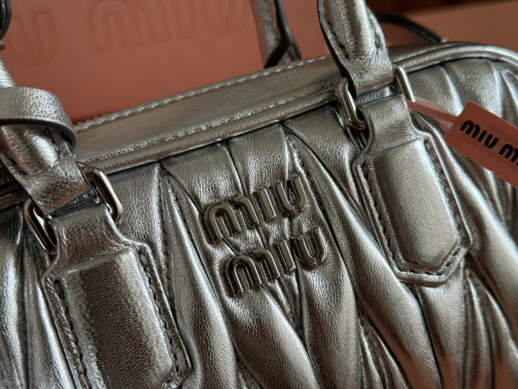 ARCADIE MATELASSÉ BAG 19 IN SILVER GLOSSY CALFSKIN GOLD HARDWARE