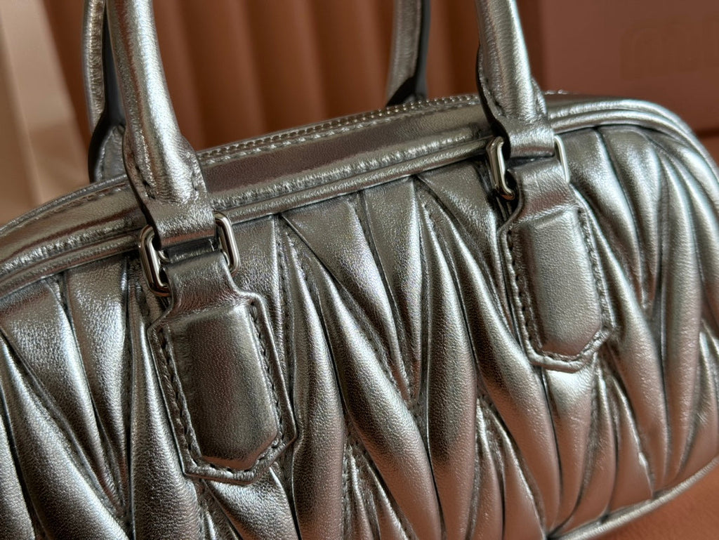 ARCADIE MATELASSÉ BAG 19 IN SILVER GLOSSY CALFSKIN GOLD HARDWARE