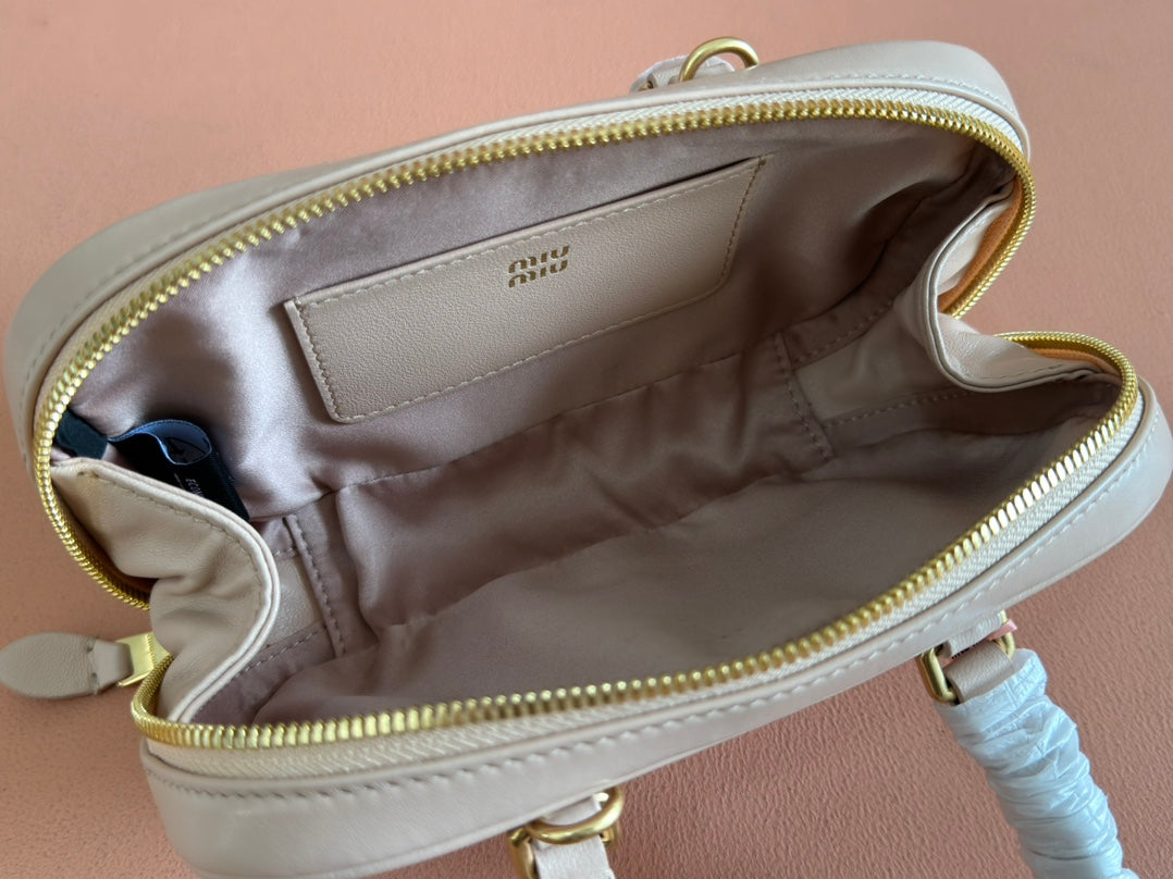 ARCADIE MATELASSÉ BAG 19 IN NUDE CALFSKIN GOLD HARDWARE