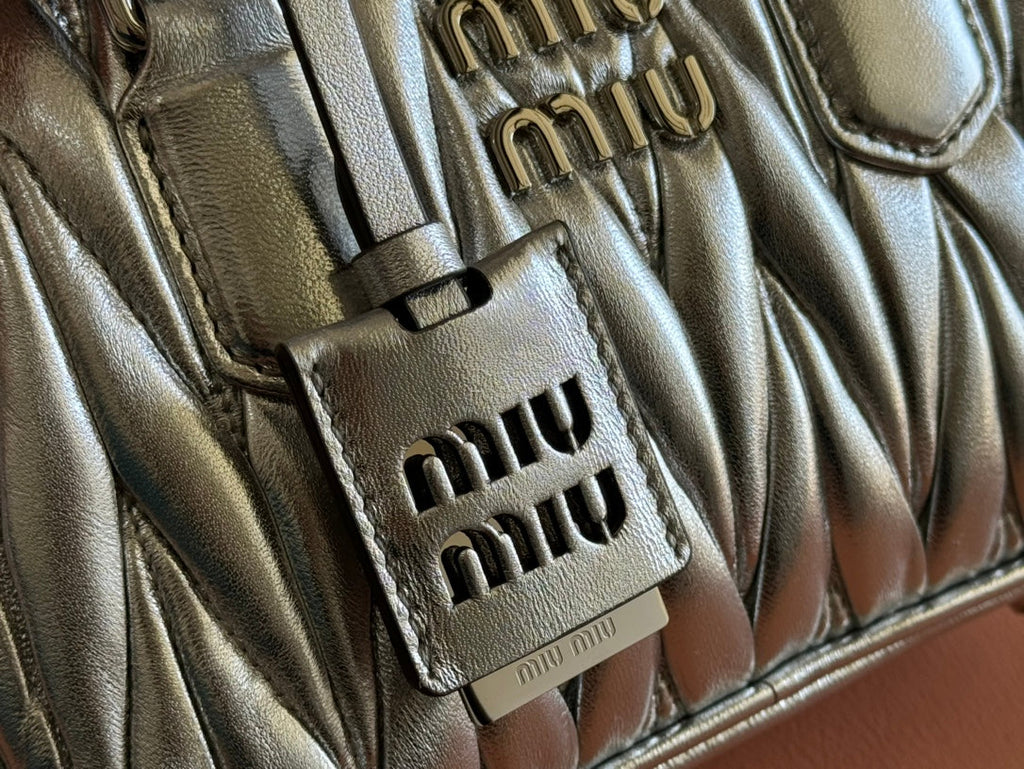 ARCADIE MATELASSÉ NAPPA SMALL BAG 19 IN SILVER GLOSSY LAMBSKIN SILVER HARDWARE