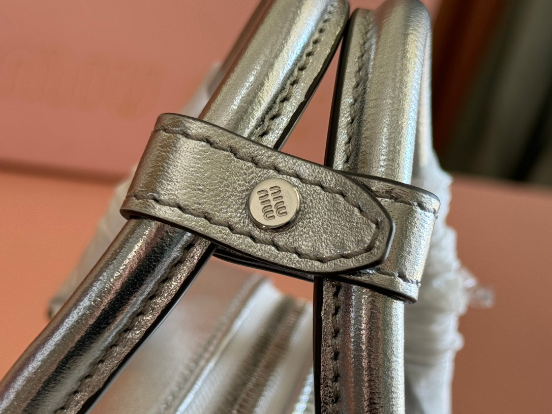 ARCADIE MATELASSÉ NAPPA SMALL BAG 19 IN SILVER GLOSSY LAMBSKIN SILVER HARDWARE