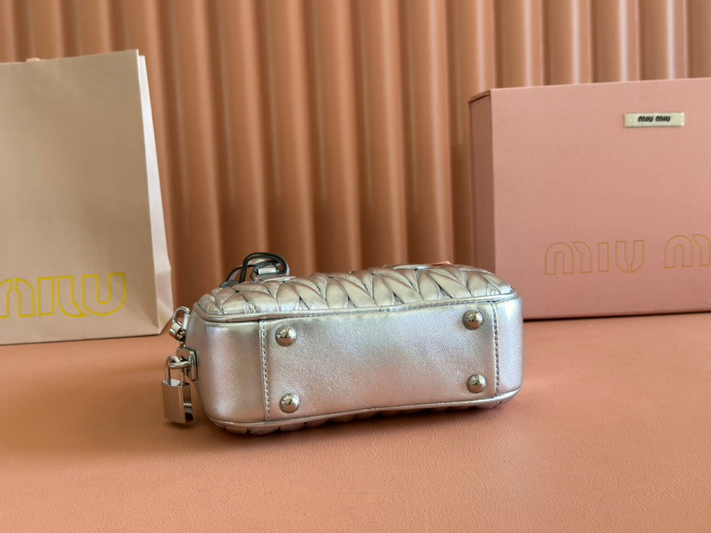 ARCADIE MATELASSÉ NAPPA SMALL BAG 19 IN SILVER GLOSSY LAMBSKIN SILVER HARDWARE