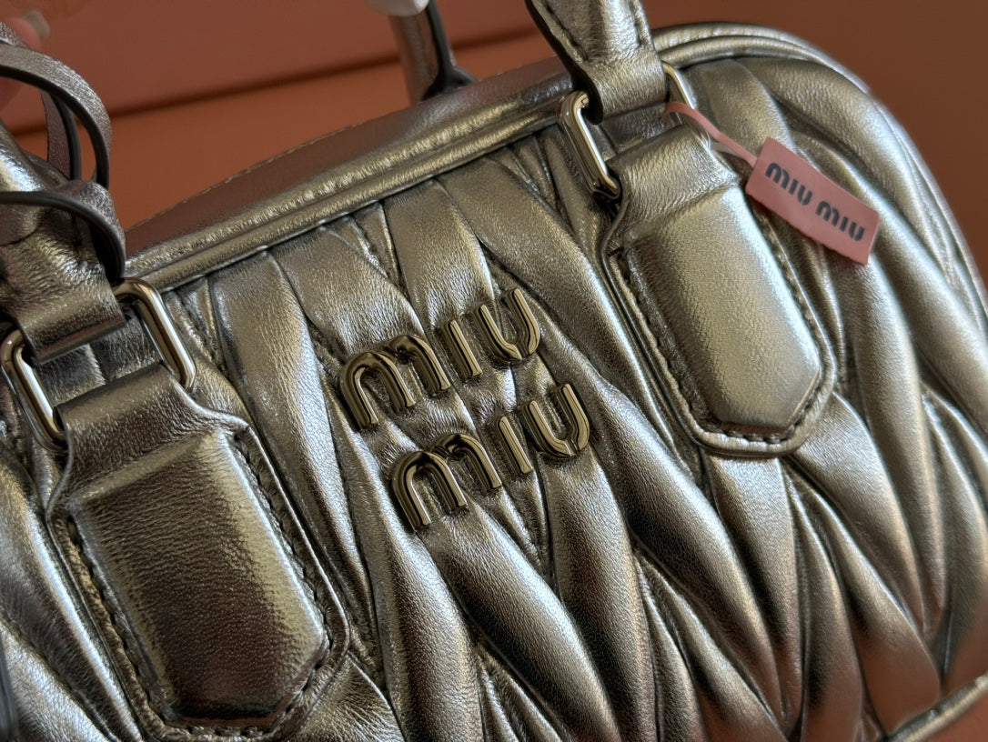 ARCADIE MATELASSÉ NAPPA SMALL BAG 19 IN SILVER GLOSSY LAMBSKIN SILVER HARDWARE