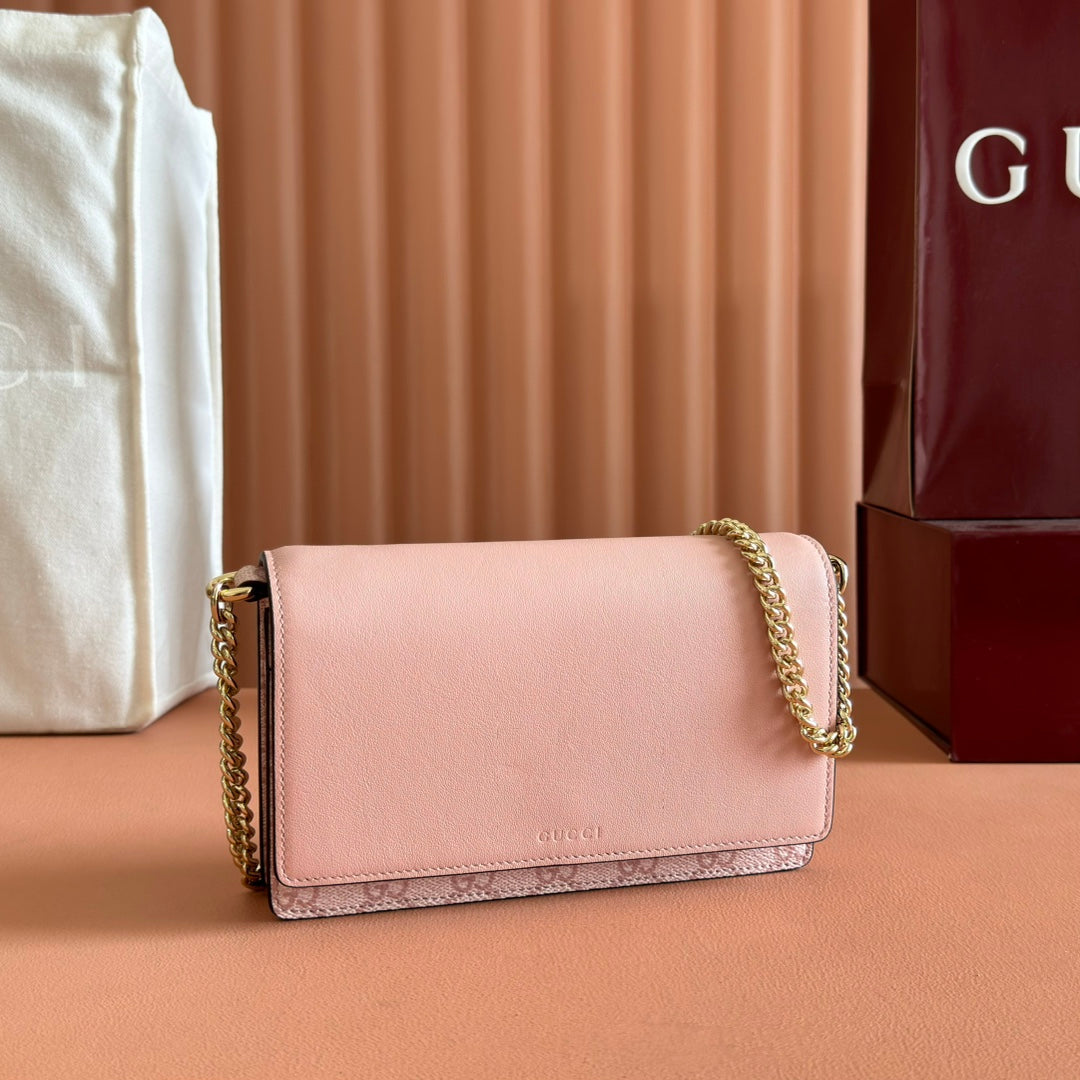 EMBLEM WALLET ON CHAIN 20 IN LIGHT PINK SMOOTH CALFSKIN