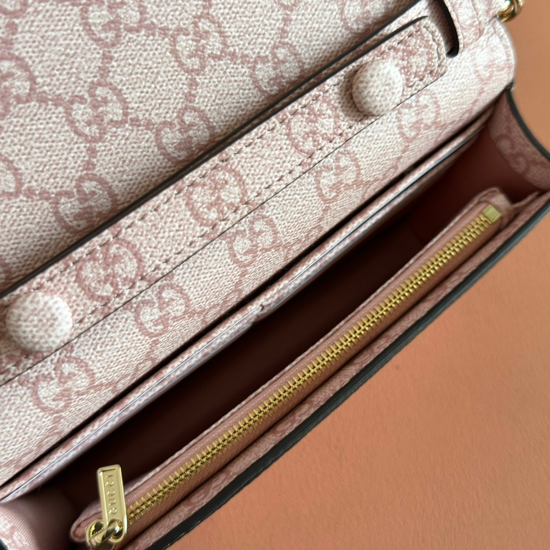 EMBLEM WALLET ON CHAIN 20 IN LIGHT PINK SMOOTH CALFSKIN