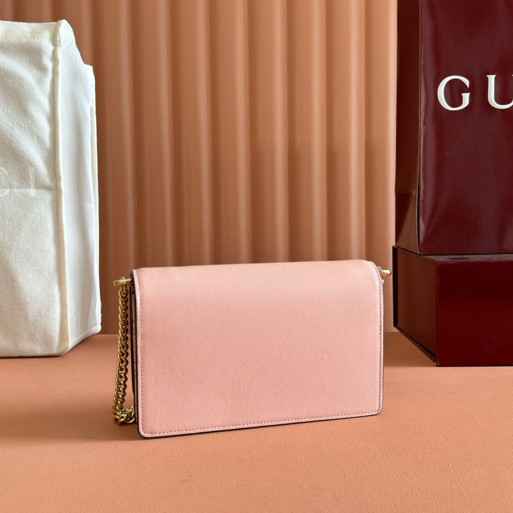 EMBLEM WALLET ON CHAIN 20 IN LIGHT PINK SMOOTH CALFSKIN