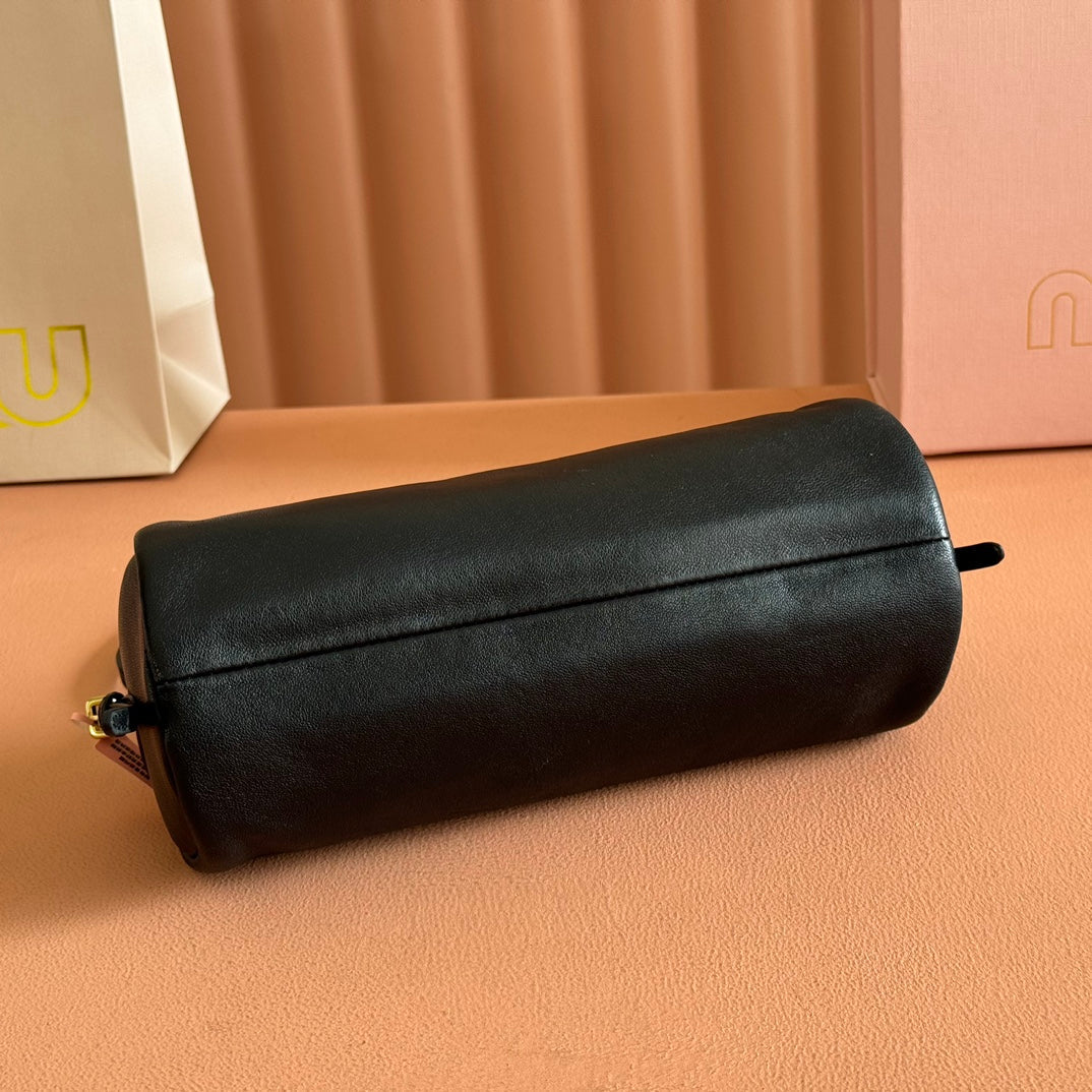 NAPPA POUCH 22 IN BLACK CALFSKIN