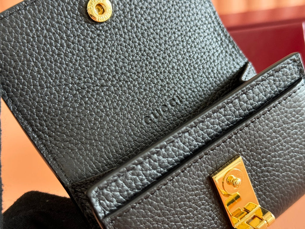 SOFTBIT CARD CASE 10.5 IN BLACK GRAINY CALFSKIN GOLD HARDWARE