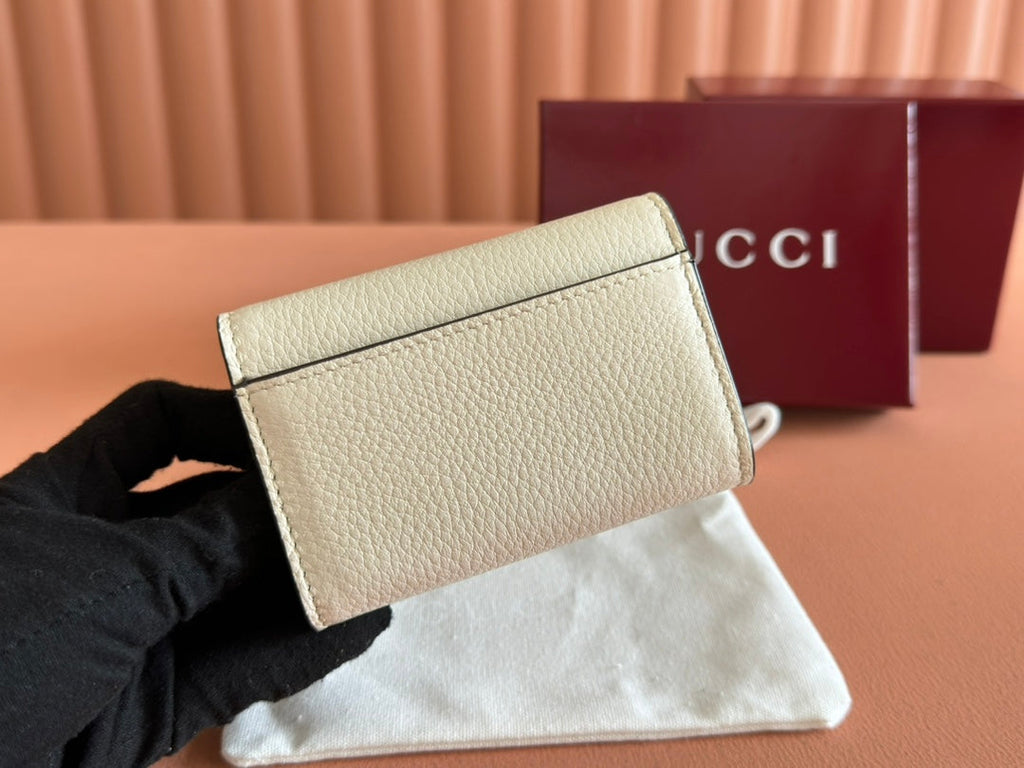 SOFTBIT CARD CASE 10.5 IN WHITE GRAINY CALFSKIN GOLD HARDWARE