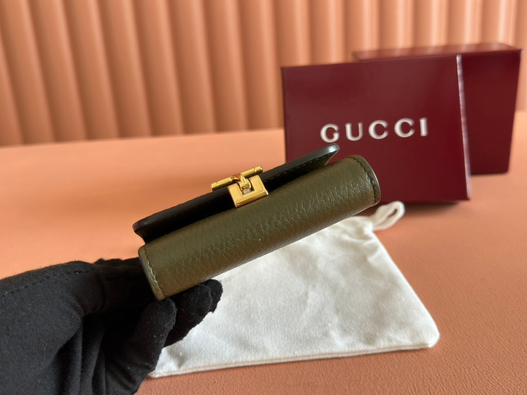 SOFTBIT CARD CASE 10.5 IN GREEN GRAINY CALFSKIN GOLD HARDWARE