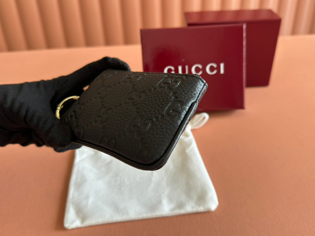 EMBLEM ZIP KEY CASE 12 IN BLACK GG GRAINY CALFSKIN