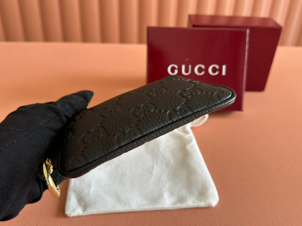 EMBLEM ZIP KEY CASE 12 IN BLACK GG GRAINY CALFSKIN