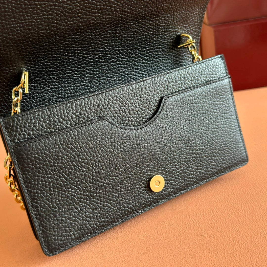 EMBLEM WALLET ON CHAIN 20 IN BLACK SMOOTH GG CALFSKIN