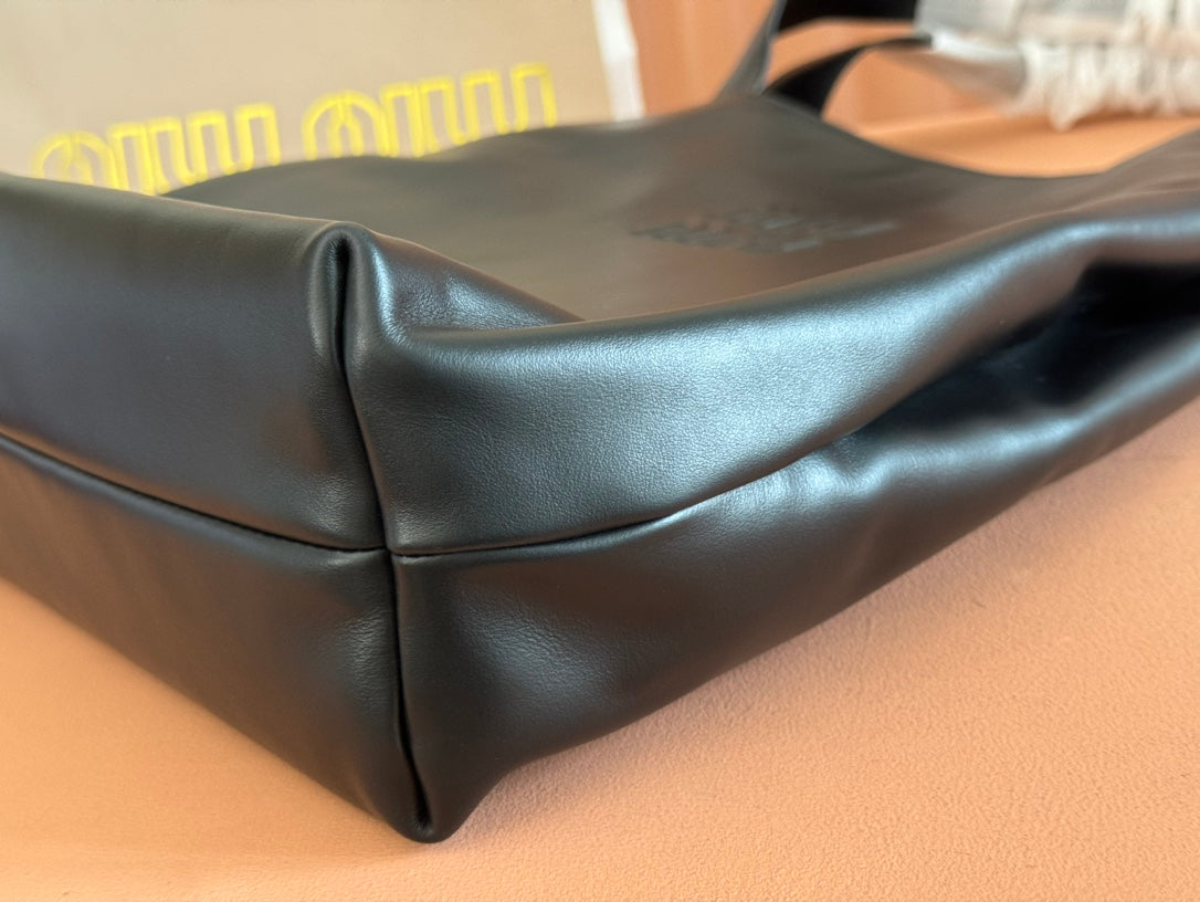 LARGE HOBO TOTE BAG 46 IN BLACK CALFSKIN