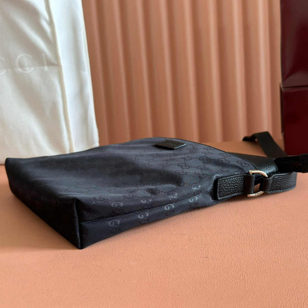 MEDIUM CROSS MESSENGER BAG 29 IN BLACK FABRIC