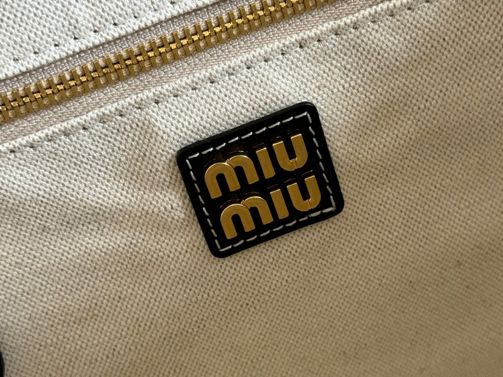 LARGE HOBO 28 TOTE IN BLACK CALFSKIN