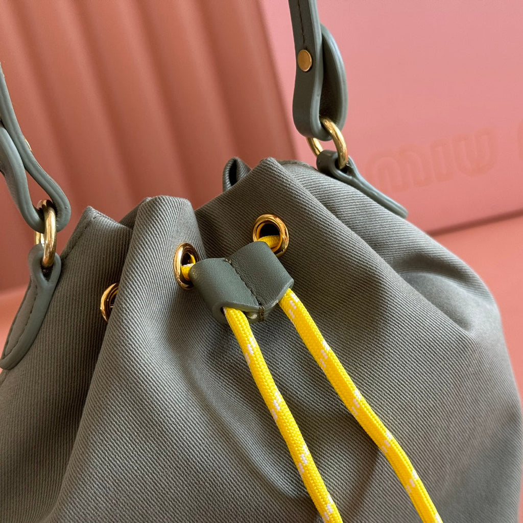 GABADINE POUCH 22.5 IN OLIVE GREEN CANVAS YELLOW DRAWSTRING