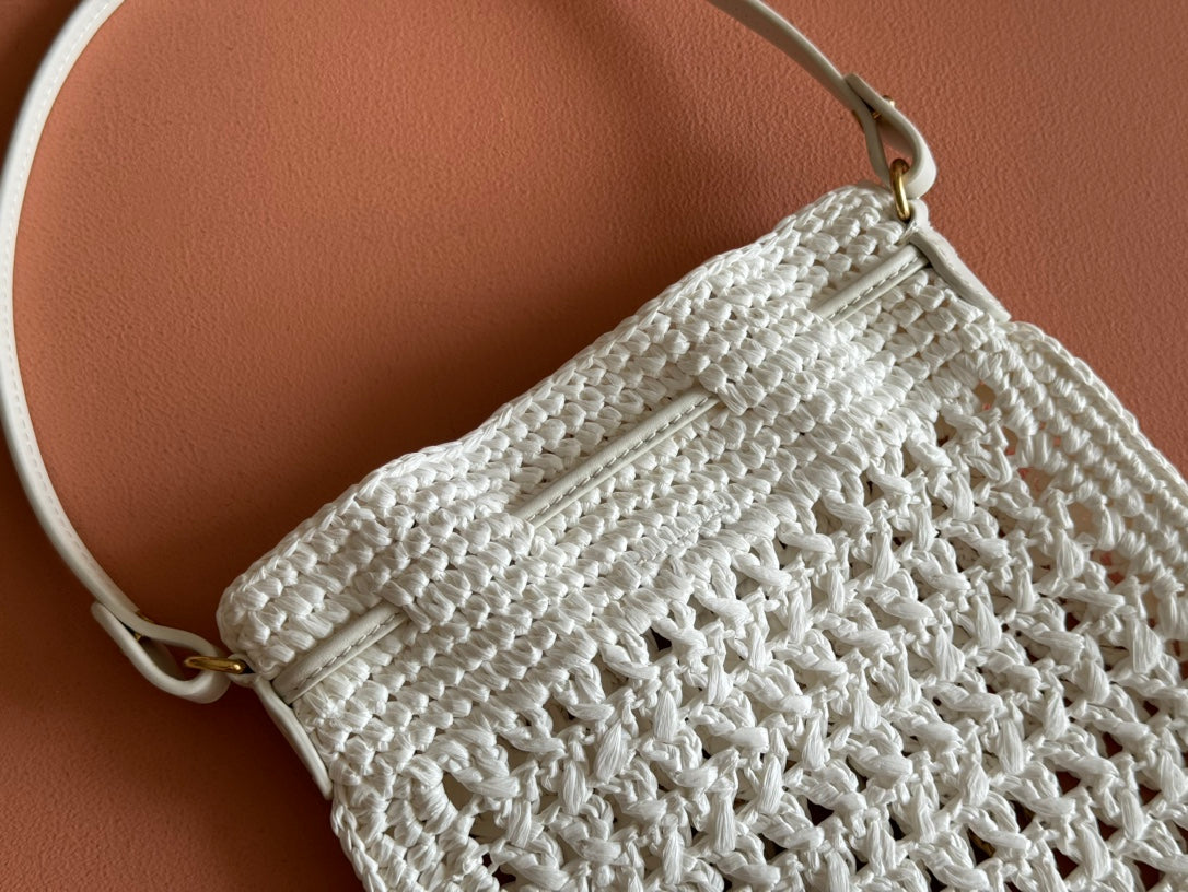 WANDER BUCKET BAG 23 WHITE IN RAFFIA WITH LEATHER TRIM