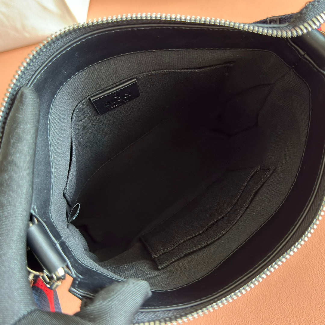 GG SUPREME MESSENGER BAG 23 IN BLACK COATED CANVAS