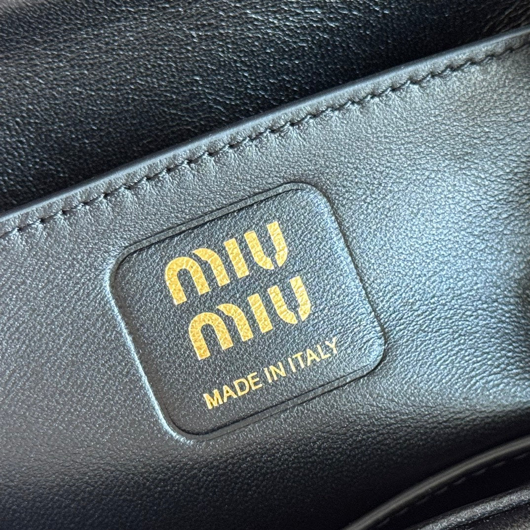 CHAIN SHOULDER BAG 24 IN BLACK PATENT SMOOTH LAMBSKIN