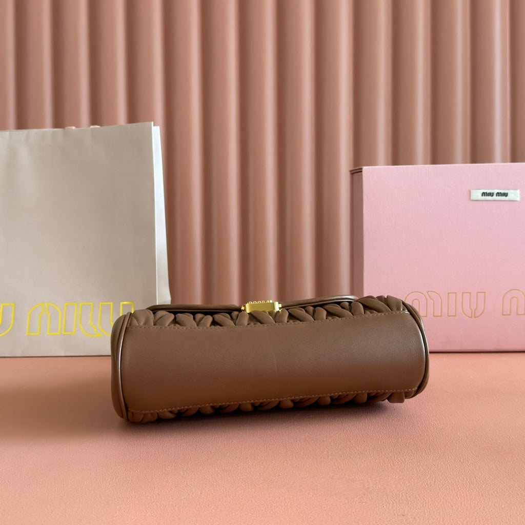 CHAIN SHOULDER BAG 24 IN BROWN PATENT SMOOTH LAMBSKIN