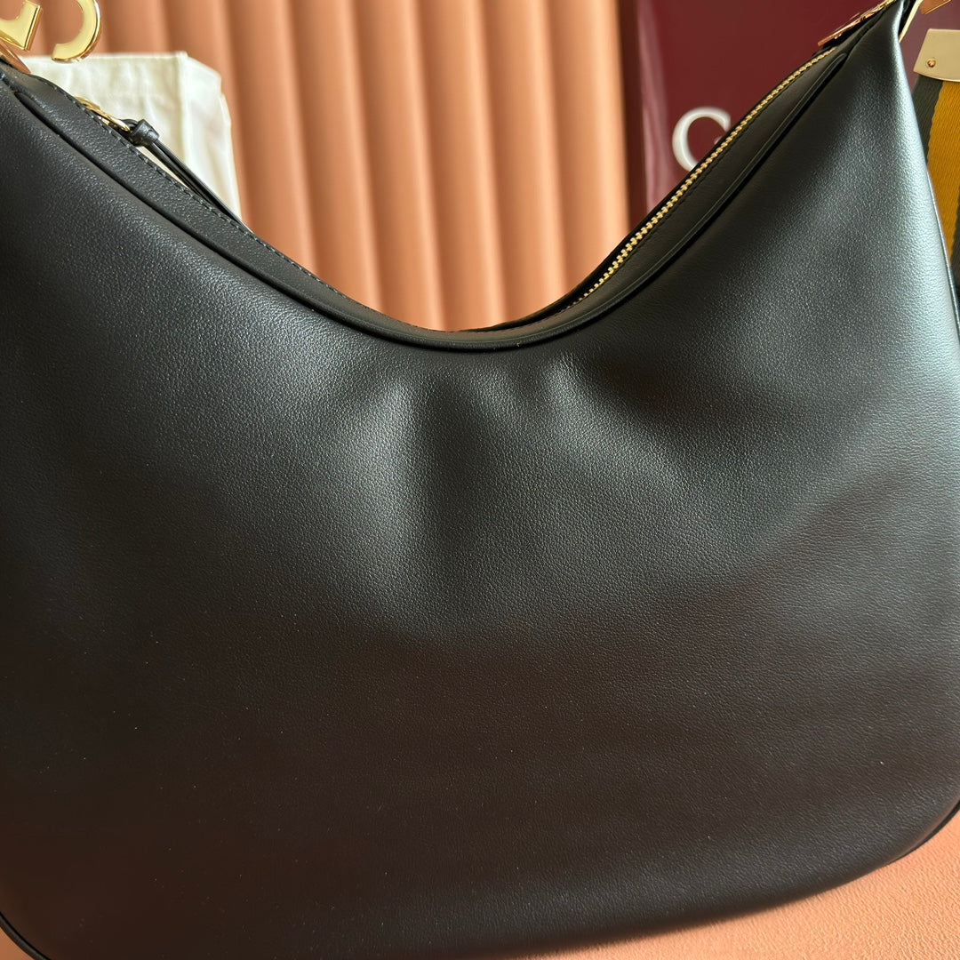 GUCCI 25S ATTACHE SHOULDER BAG 35 CM IN BLACK CALFSKIN