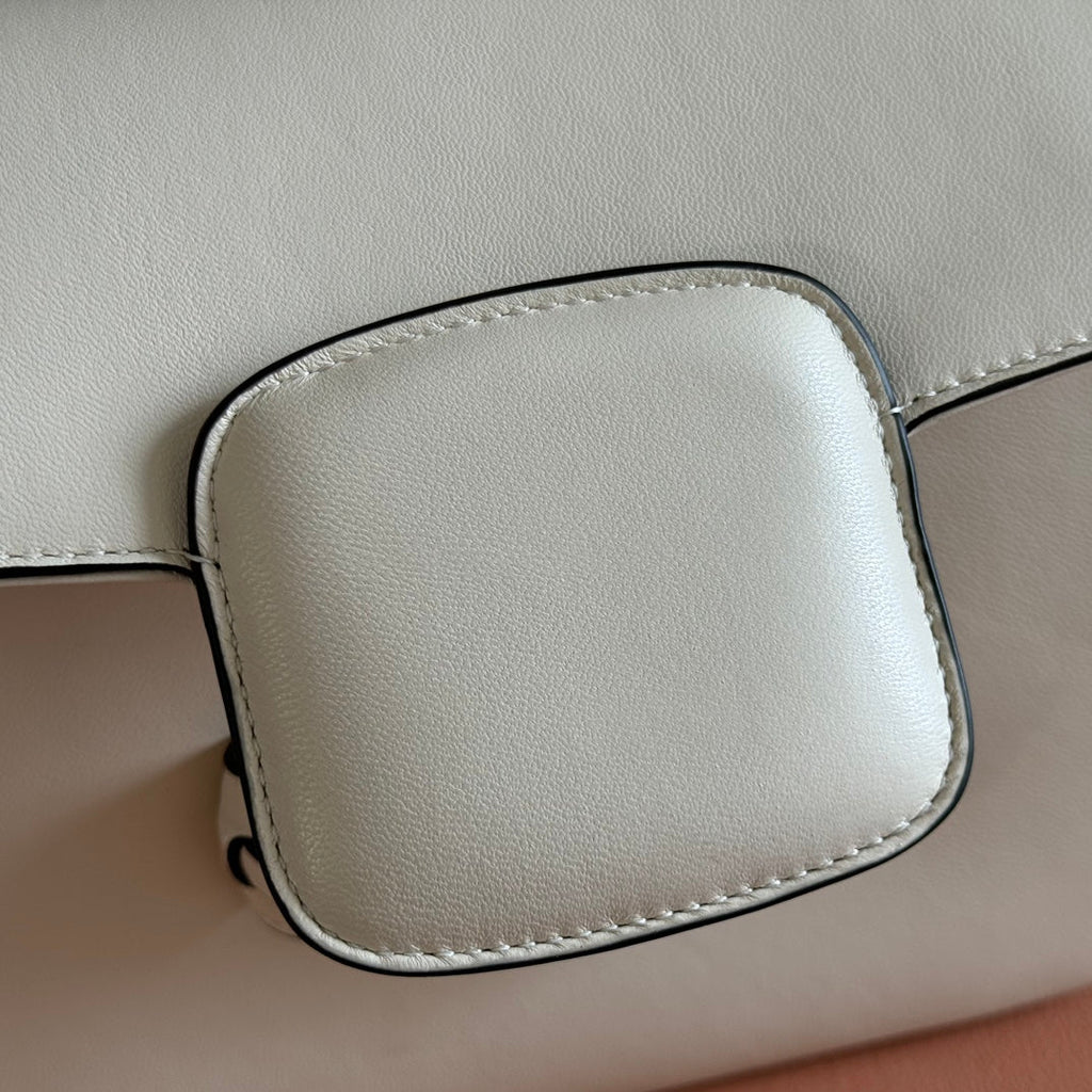 GUCCI 25S HORSEBIT 1955 MINI BAG 26 CM IN LIGHT BEIGE CALFSKIN WITH GOLD HARDWARE