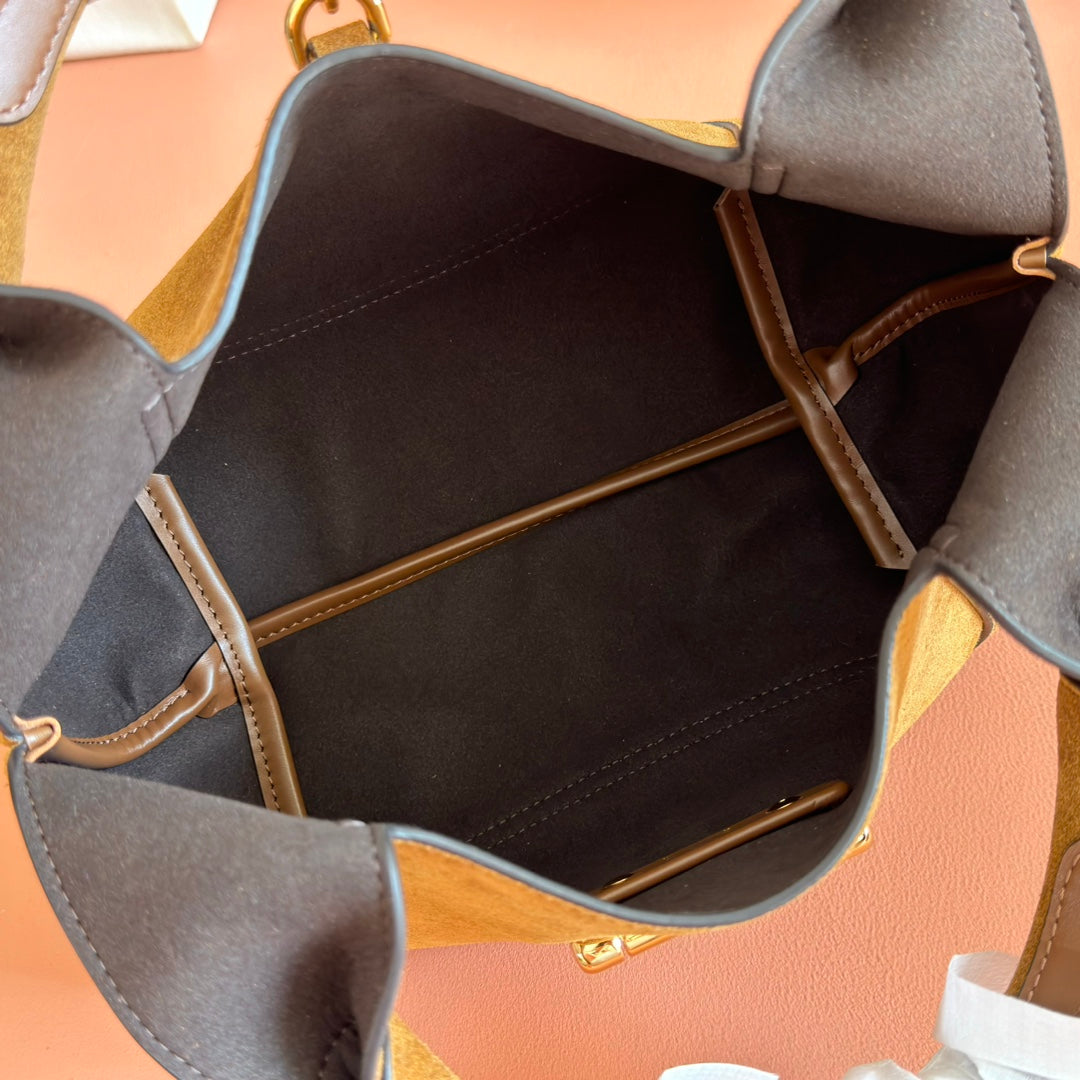 GUCCI 25S HANDBAG 28 CM IN DARK WOOD BROWN SUEDE WITH GOLD HARDWARE