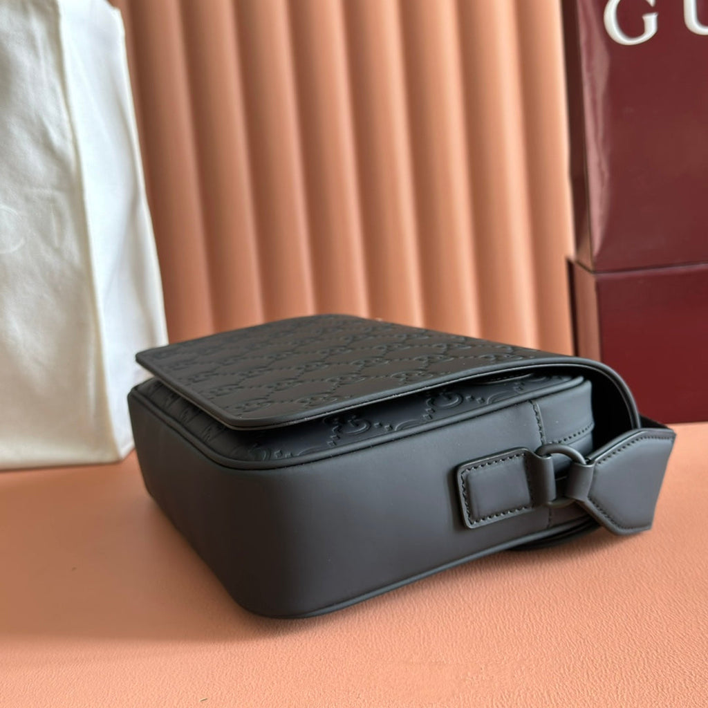 GUCCI 25S SUPREME MESSENGER BAG 26 CM IN BLACK CALFSKIN