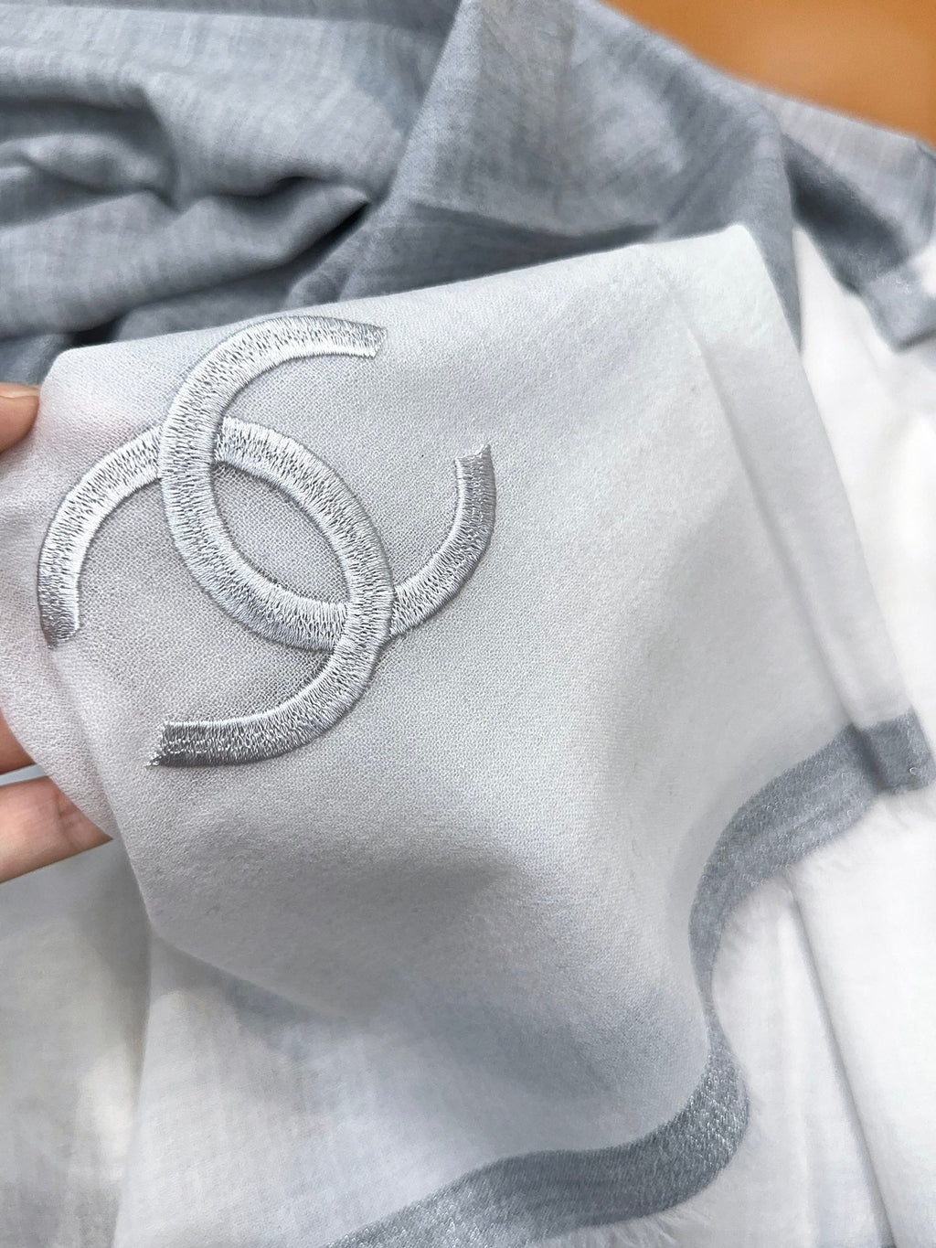 SCARF 200 CM IN DOVE GRAY MIX WHITE CASHMERE 402260