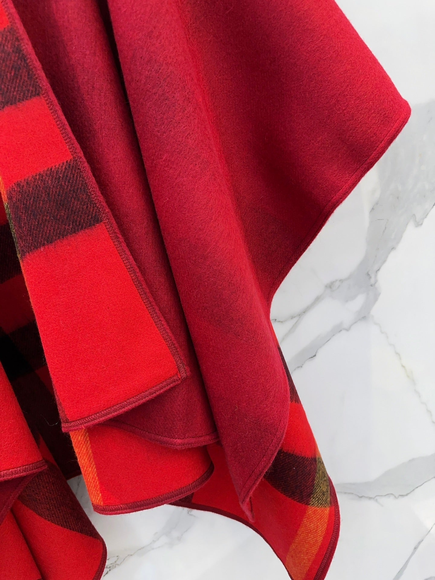 WOOL CAPE 140 CM CHERRY RED AND BLACK 394534